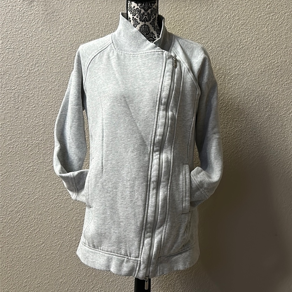 🍋Lululemon Grey Long-Sleeve, side Zip